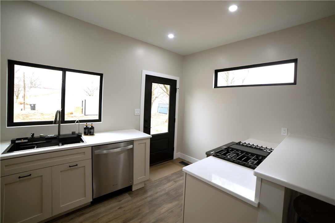 100 E Madison Avenue Property Photo 6