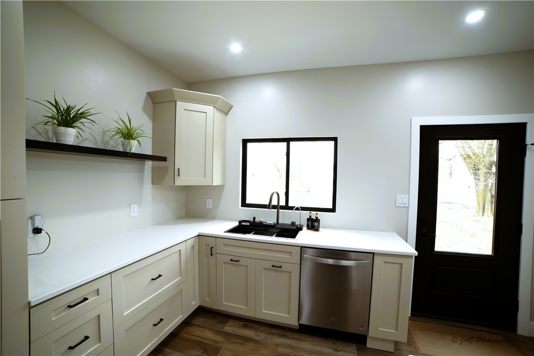 100 E Madison Avenue Property Photo 7