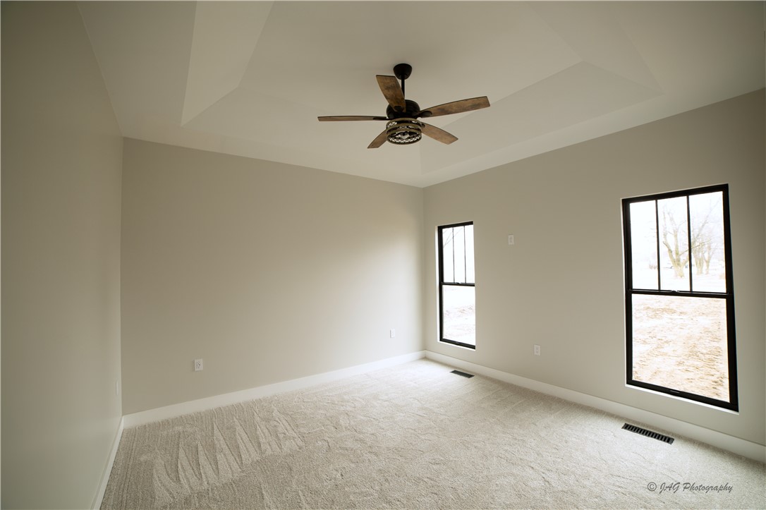 100 E Madison Avenue Property Photo 9