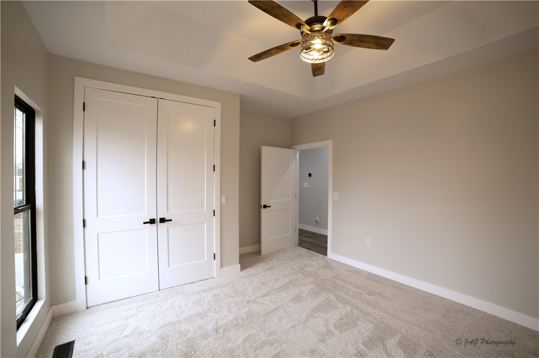 100 E Madison Avenue Property Photo 10