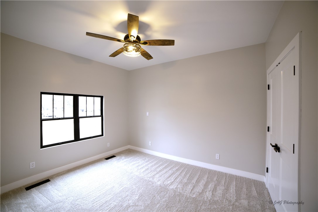 100 E Madison Avenue Property Photo 15