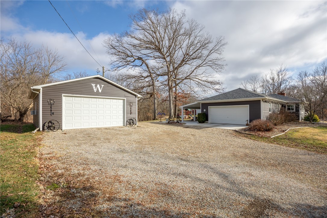 886 E County Road 500 E Property Photo 2