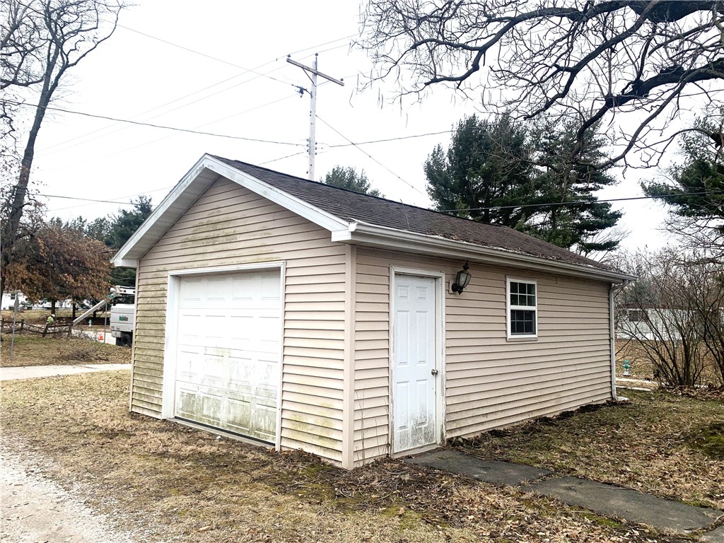 1121 E Main Cross Street Property Photo 3