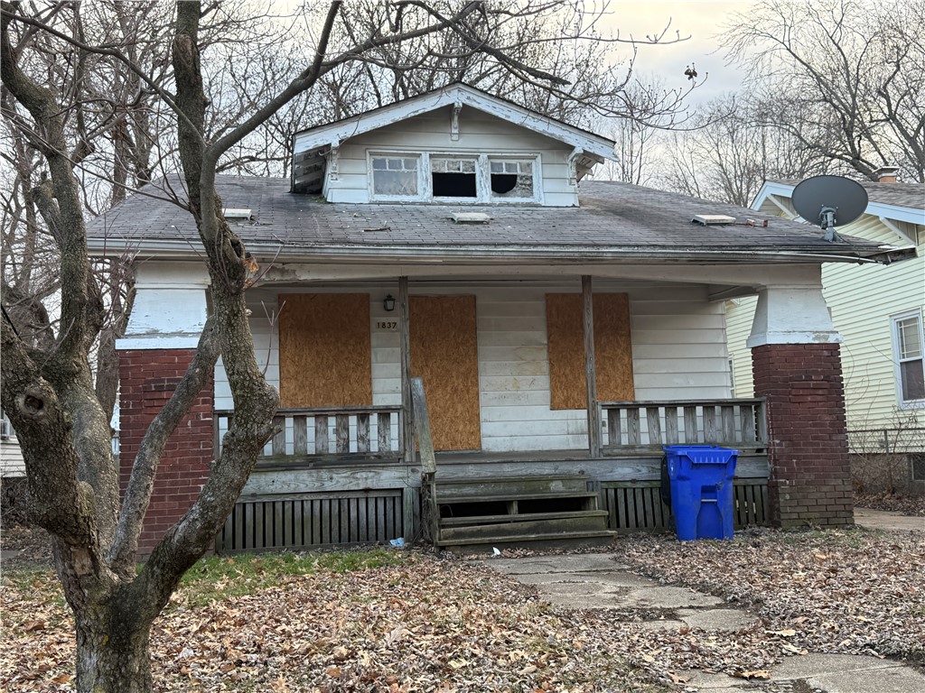 1837 E Wood Street Property Photo 1