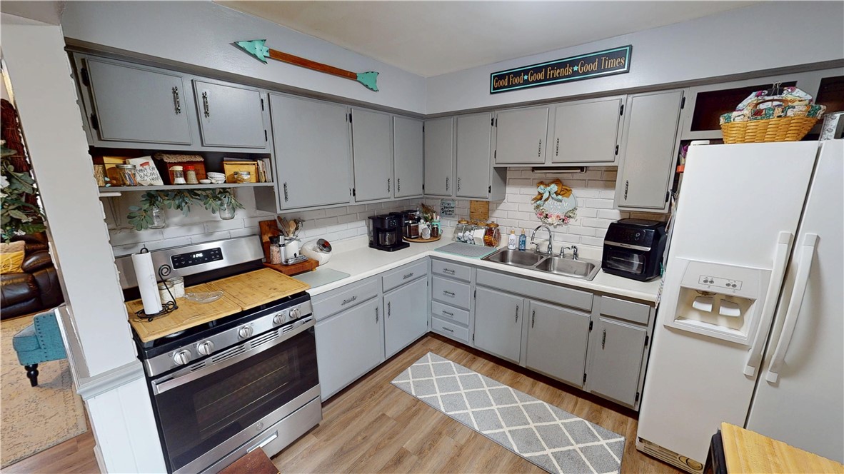 2668 Finch Property Photo 6