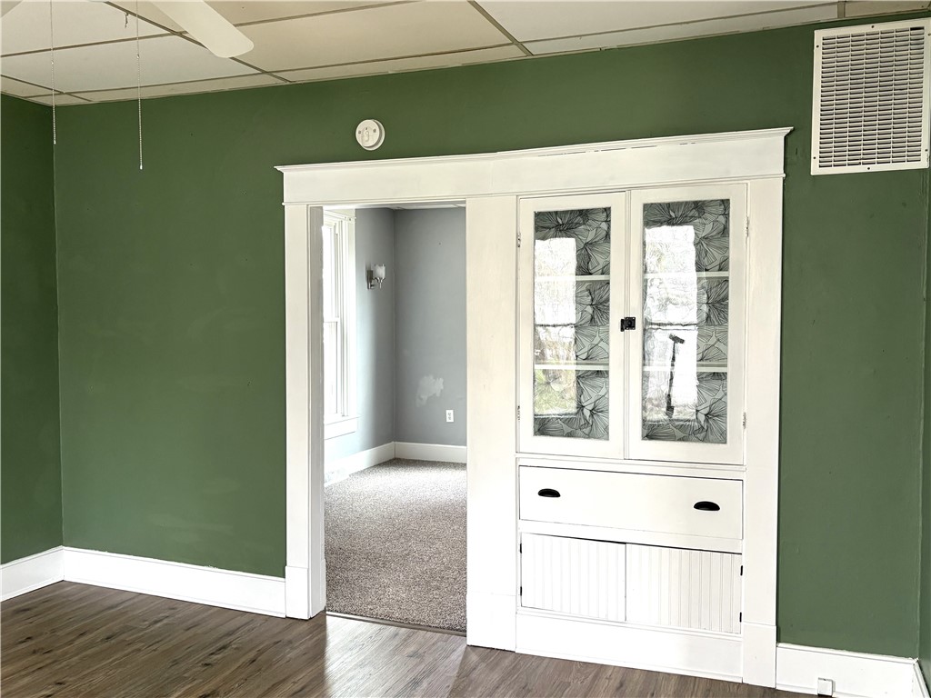 110 N Poplar Street Property Photo 6