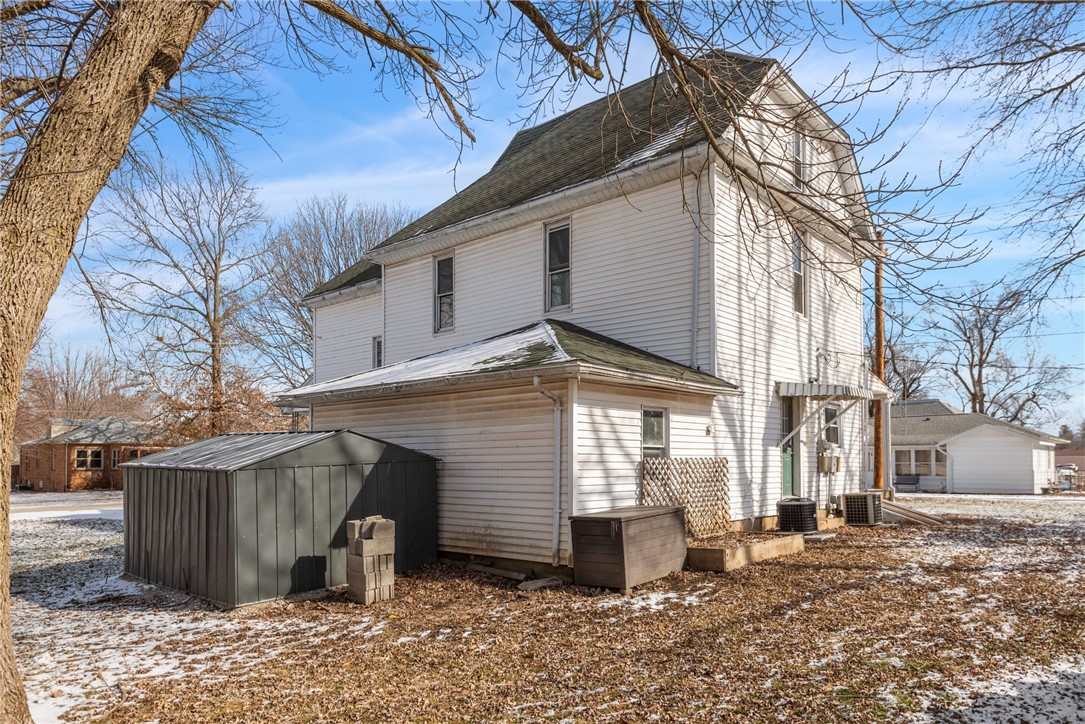 229 W Madison Street Property Photo 5