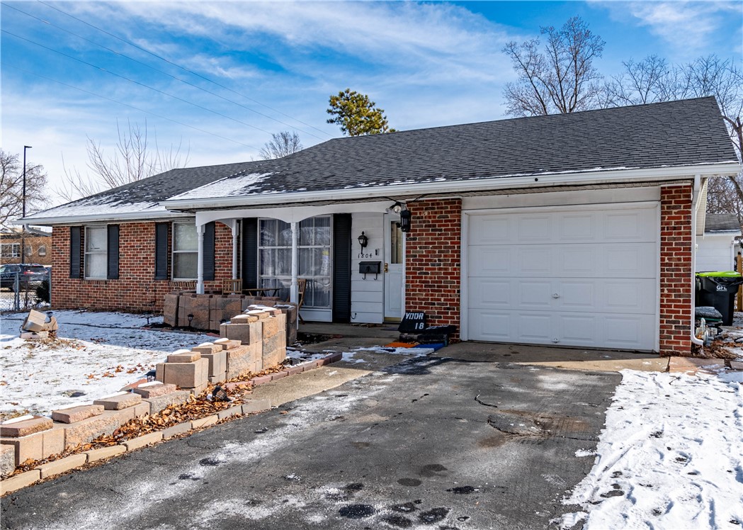 1804 S Country Club Road Property Photo 2