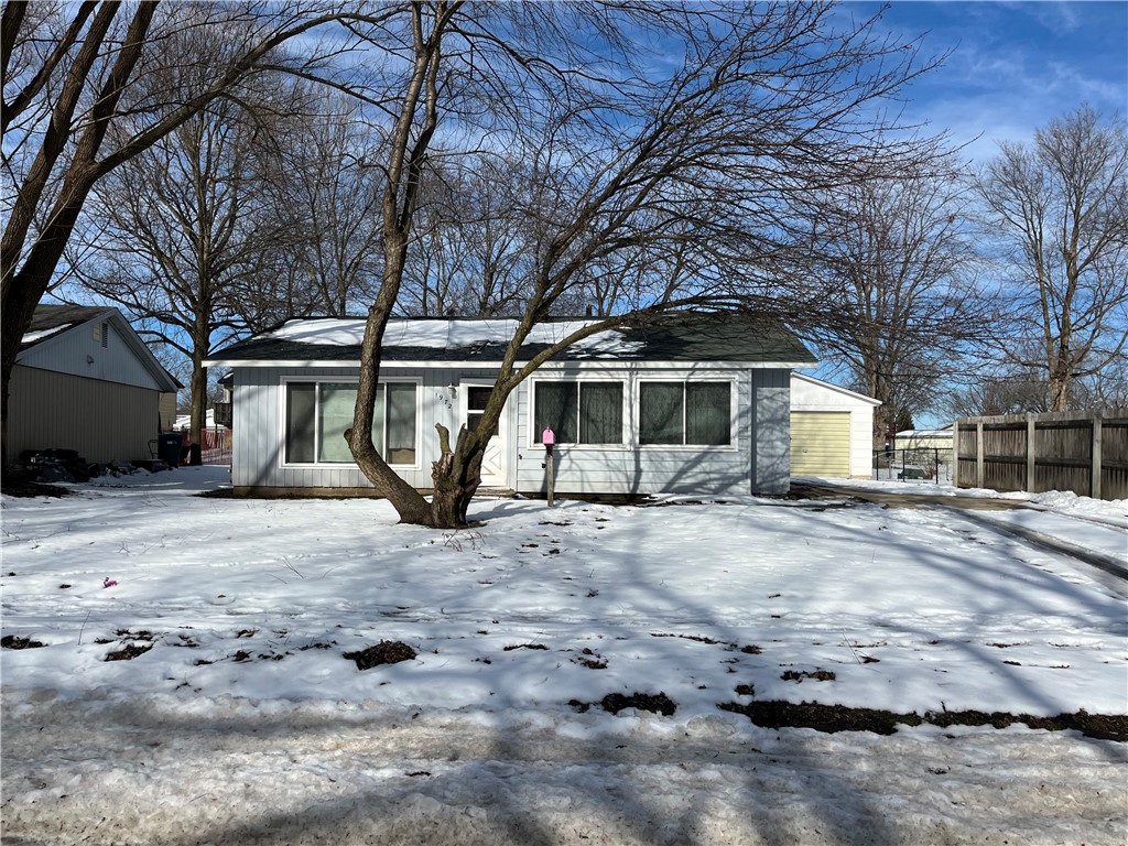 1972 Sir Richard Court Property Photo 1