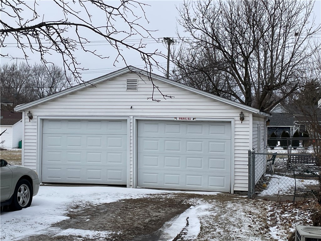 206 E Attica Street Property Photo 2