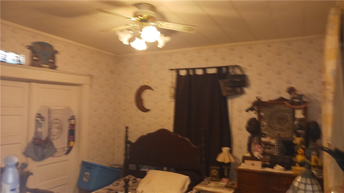 206 E Attica Street Property Photo 6