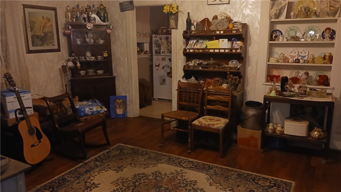206 E Attica Street Property Photo 9