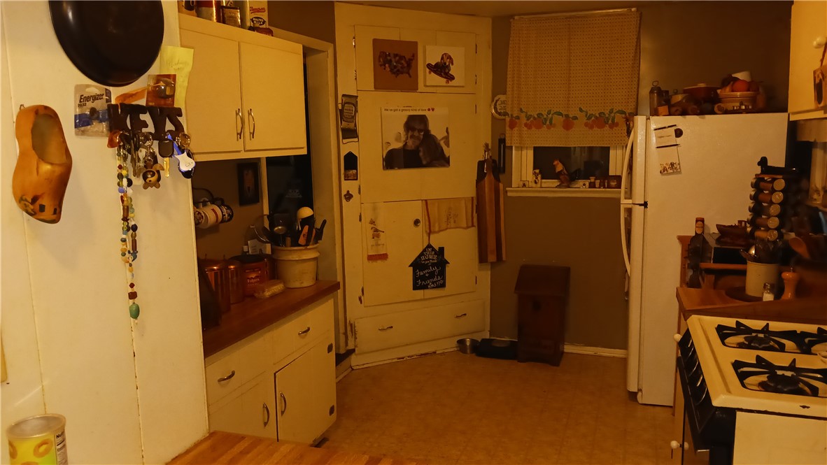 206 E Attica Street Property Photo 11