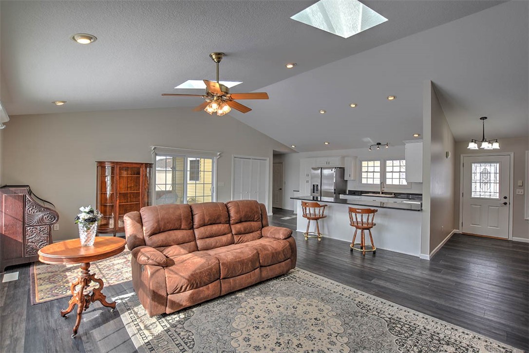 2095 Westland Rd Property Photo 4