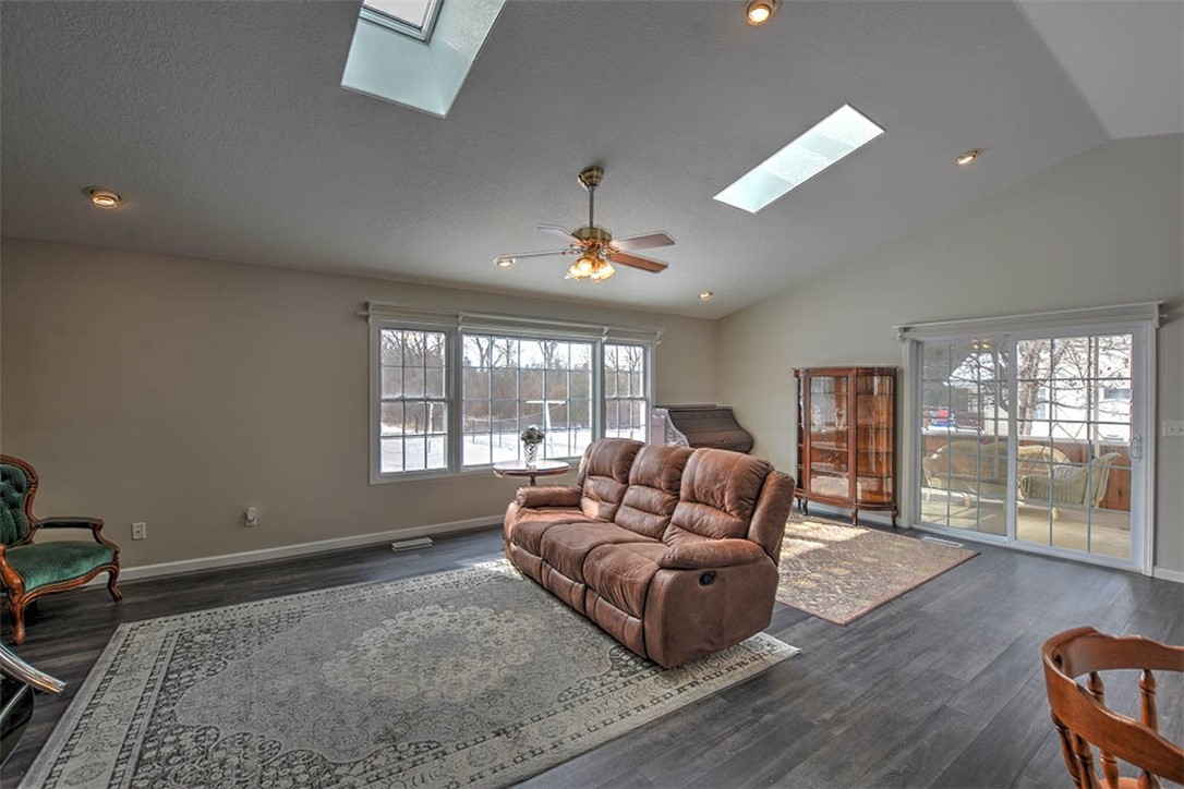 2095 Westland Rd Property Photo 7
