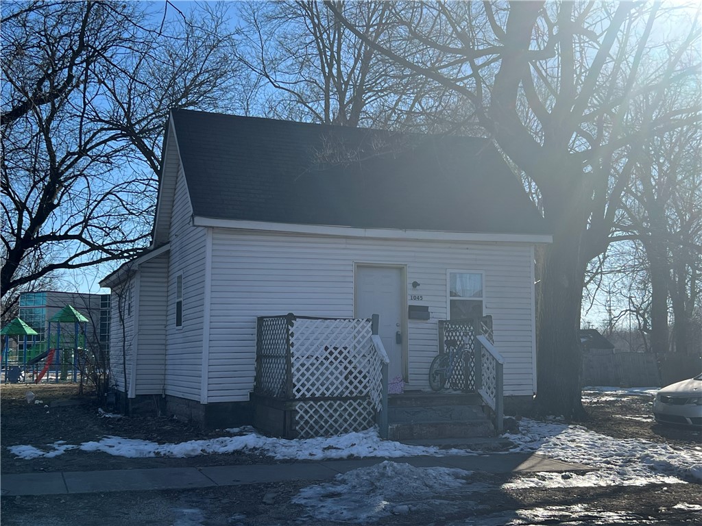 1045 E Condit Street Property Photo