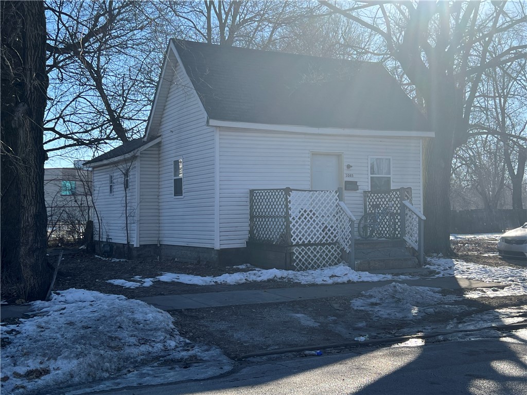 1045 E Condit Street Property Photo 2