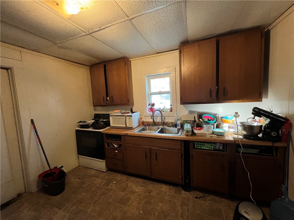 1045 E Condit Street Property Photo 3