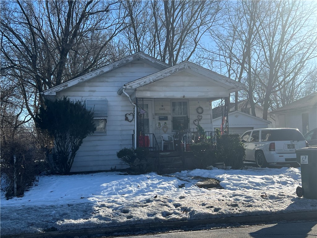 1323 E Cantrell Street Property Photo