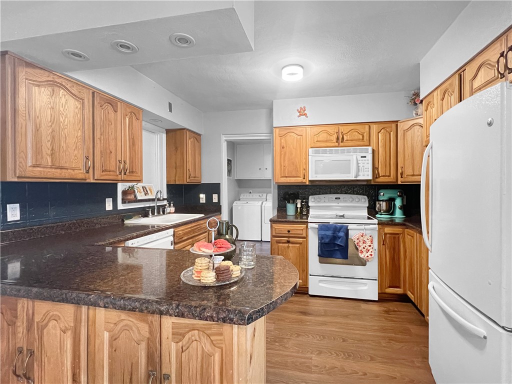 8 Iola Court Property Photo 6