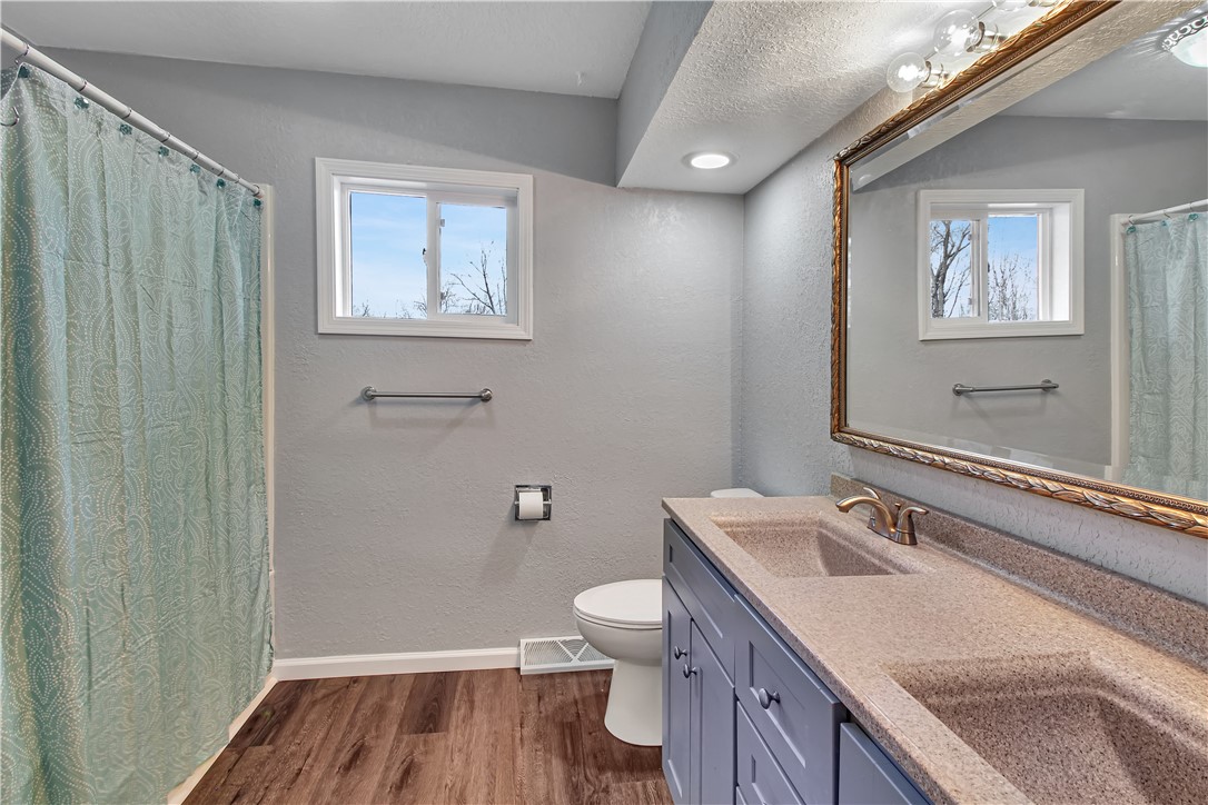 8 Iola Court Property Photo 11