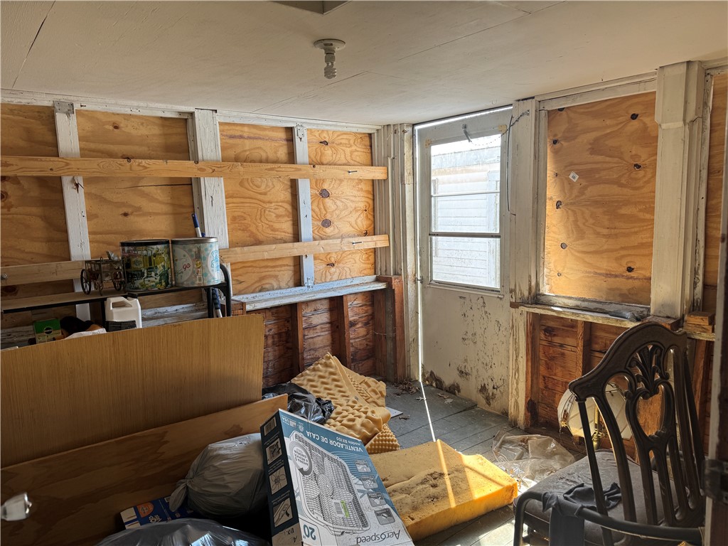 709 E Pleasant Street Property Photo 10