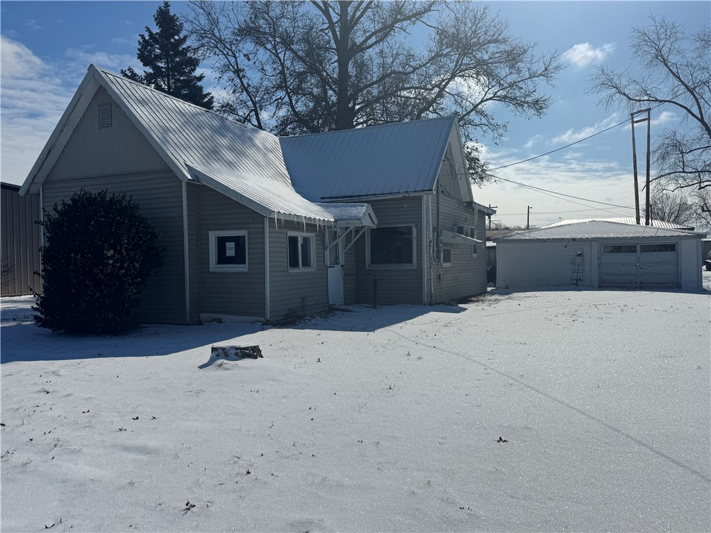 709 E Pleasant Street Property Photo 11