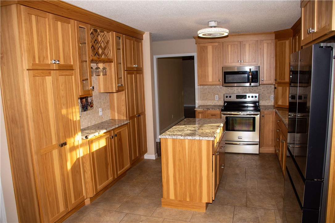 1007 Crestwood Drive Property Photo 3