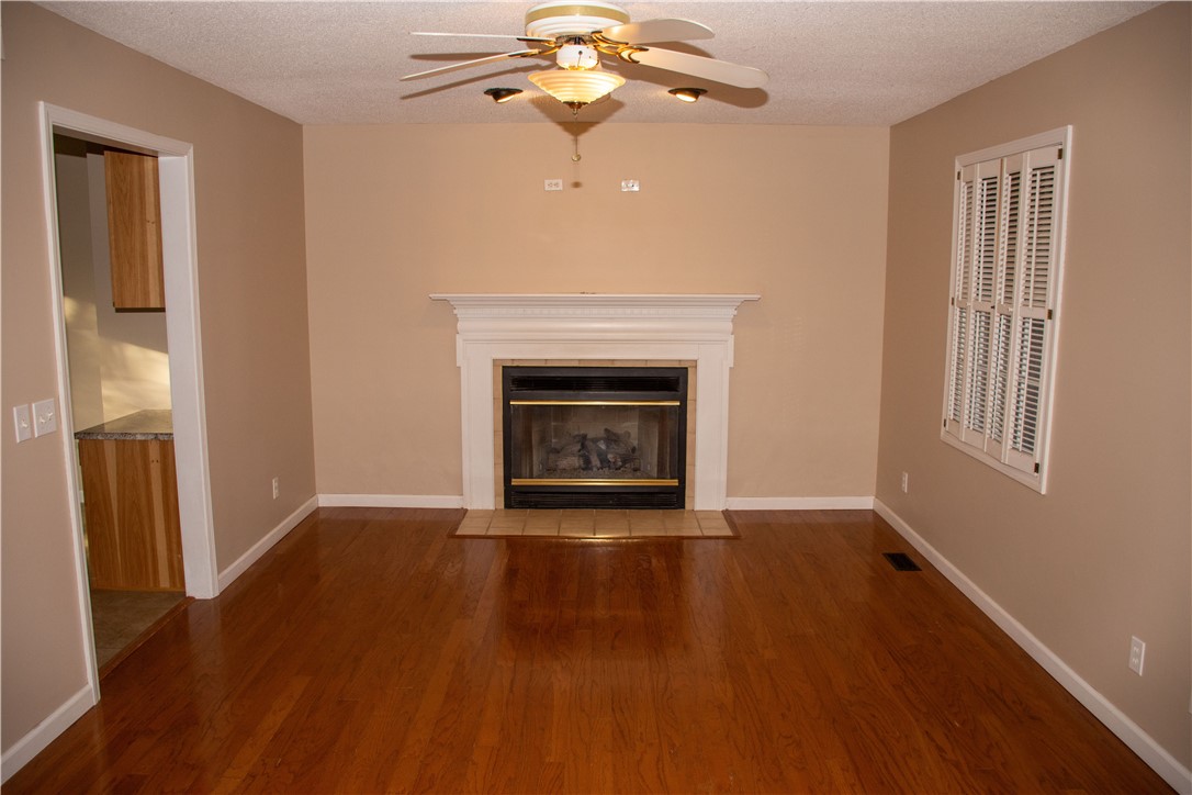 1007 Crestwood Drive Property Photo 4