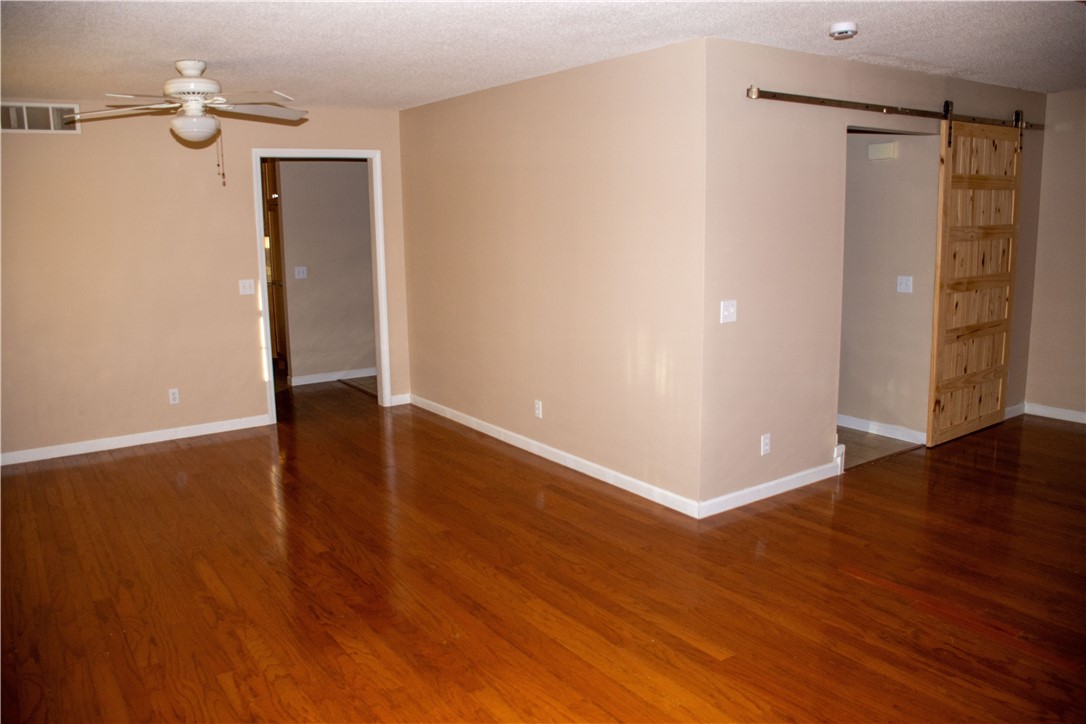 1007 Crestwood Drive Property Photo 11