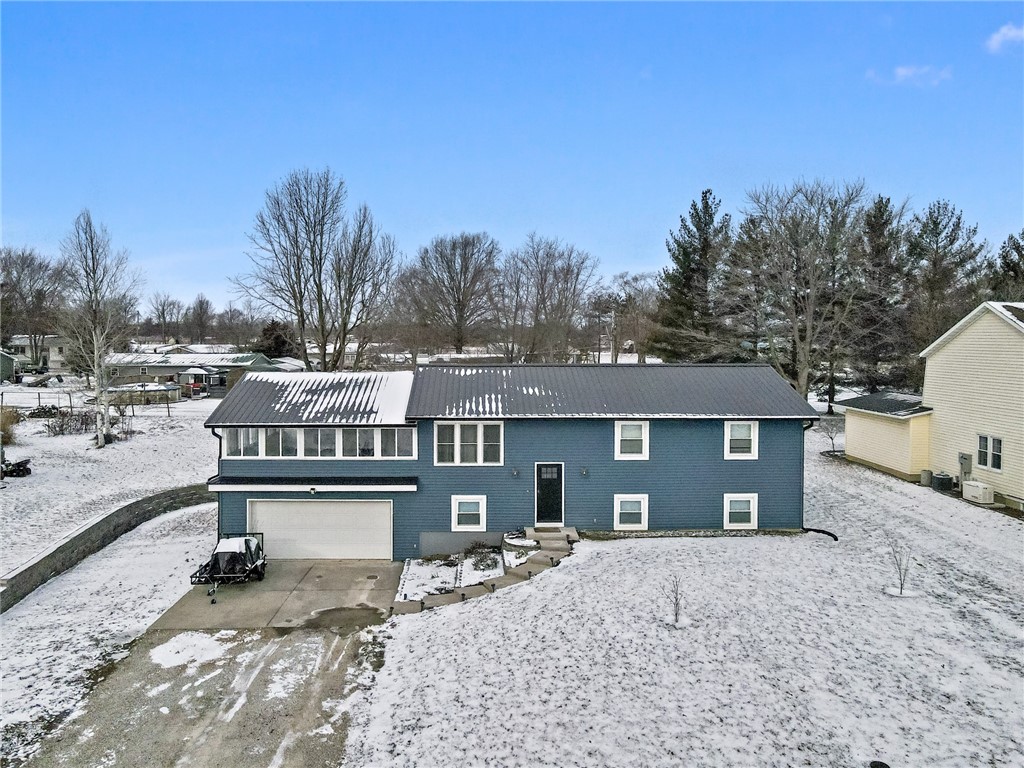 210 E Meadows Lane Property Photo 3