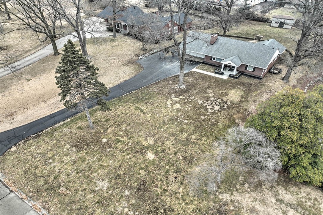 318 Southmoreland Place Property Photo 3