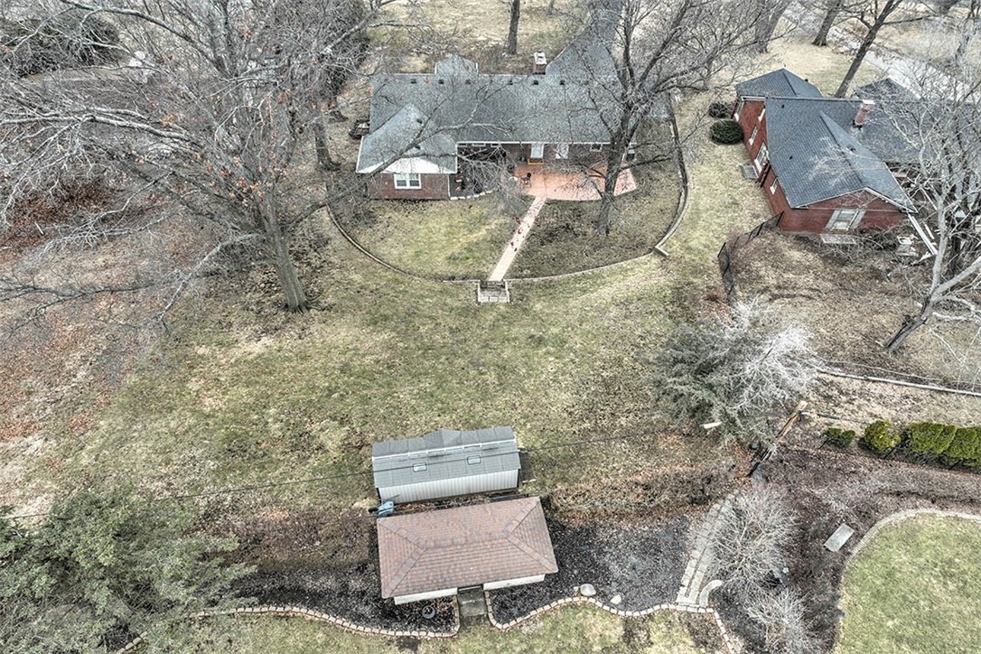 318 Southmoreland Place Property Photo 5