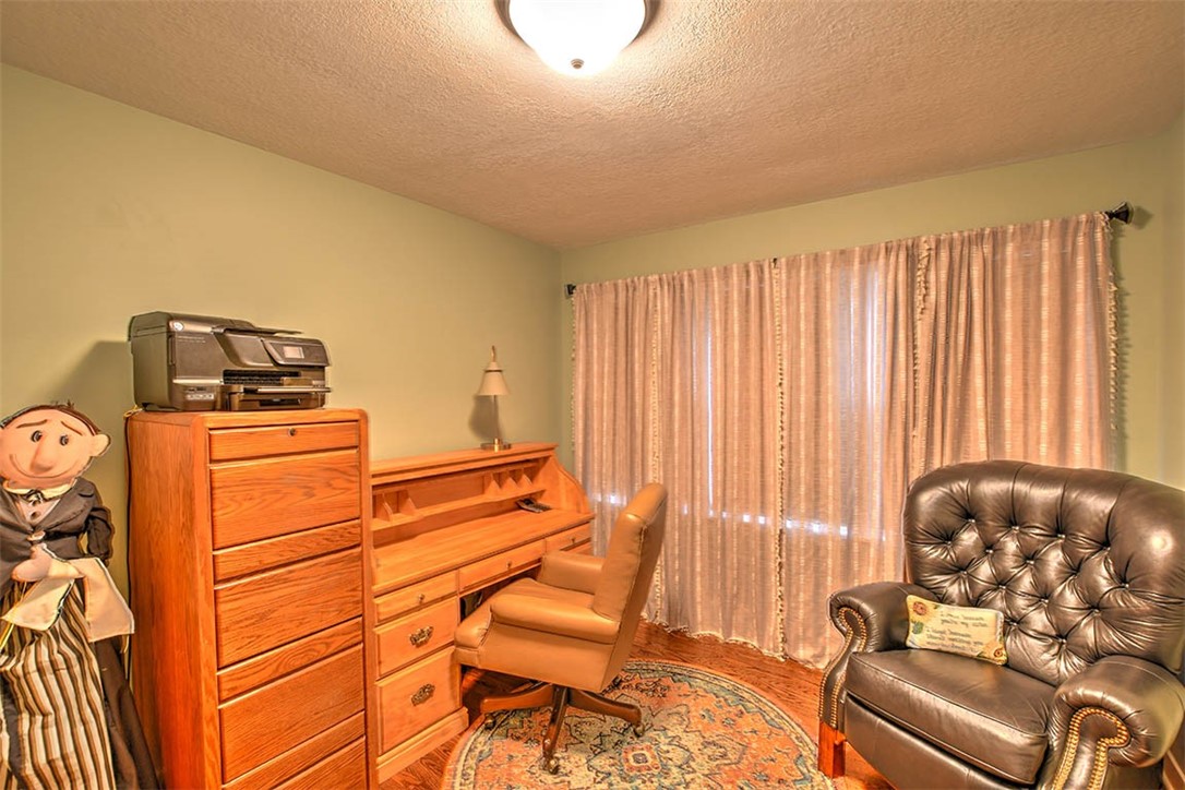 318 Southmoreland Place Property Photo 17