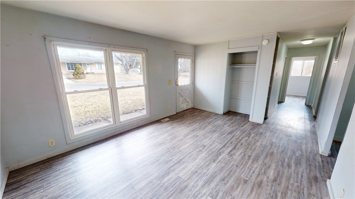 1506 Crestview Drive Property Photo 2