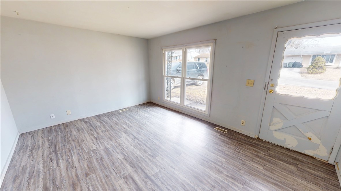 1506 Crestview Drive Property Photo 3