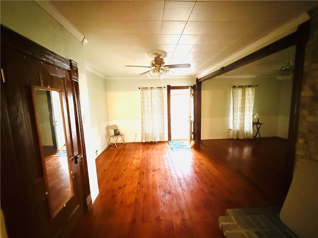 315 E 4th Avenue Property Photo 4