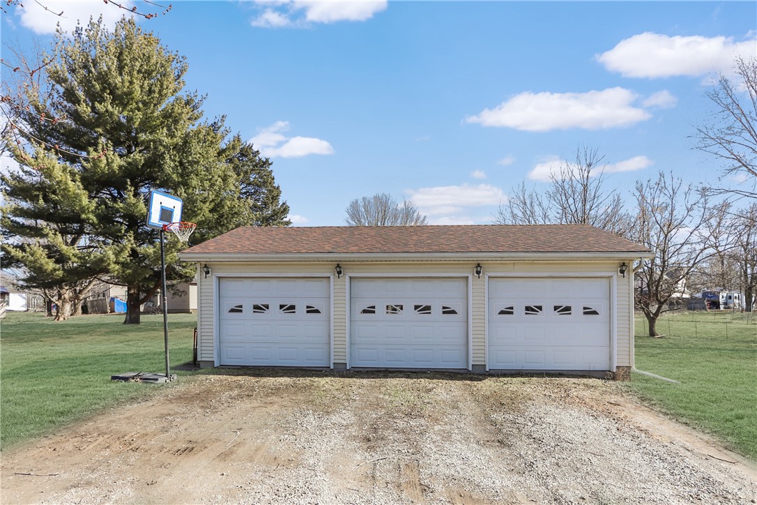 530 W Walnut Street Property Photo 4