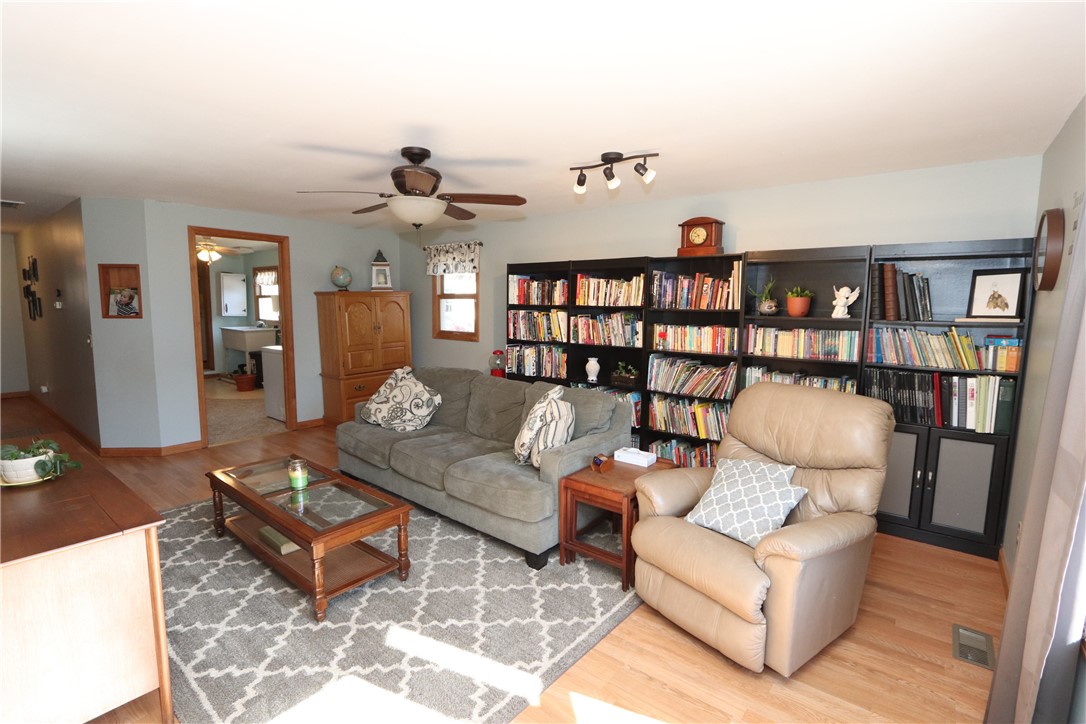 530 W Walnut Street Property Photo 6