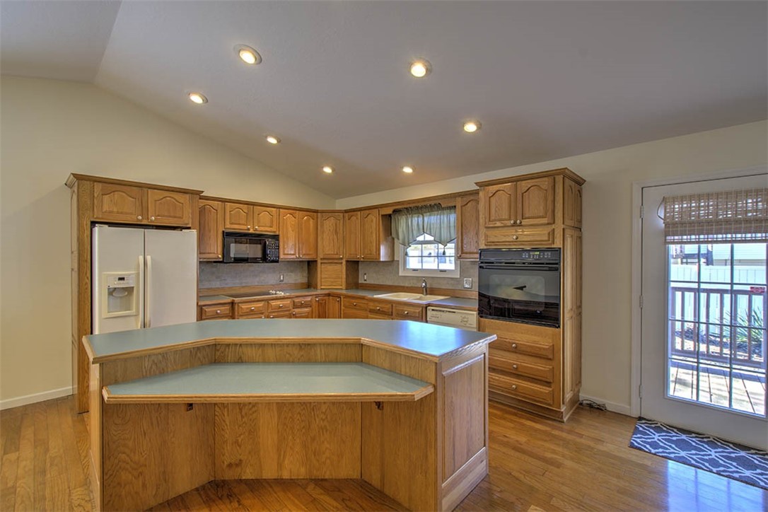 883 Hancock Drive Property Photo 7
