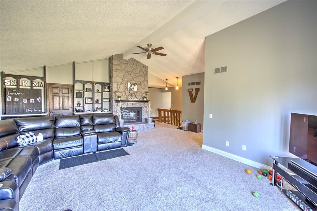 40 Hickory Point Court Property Photo 9