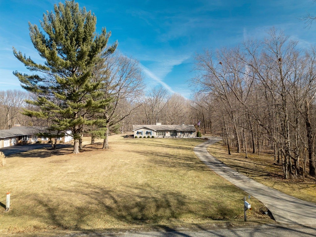 22195 Carltons Dell Road Property Photo 2