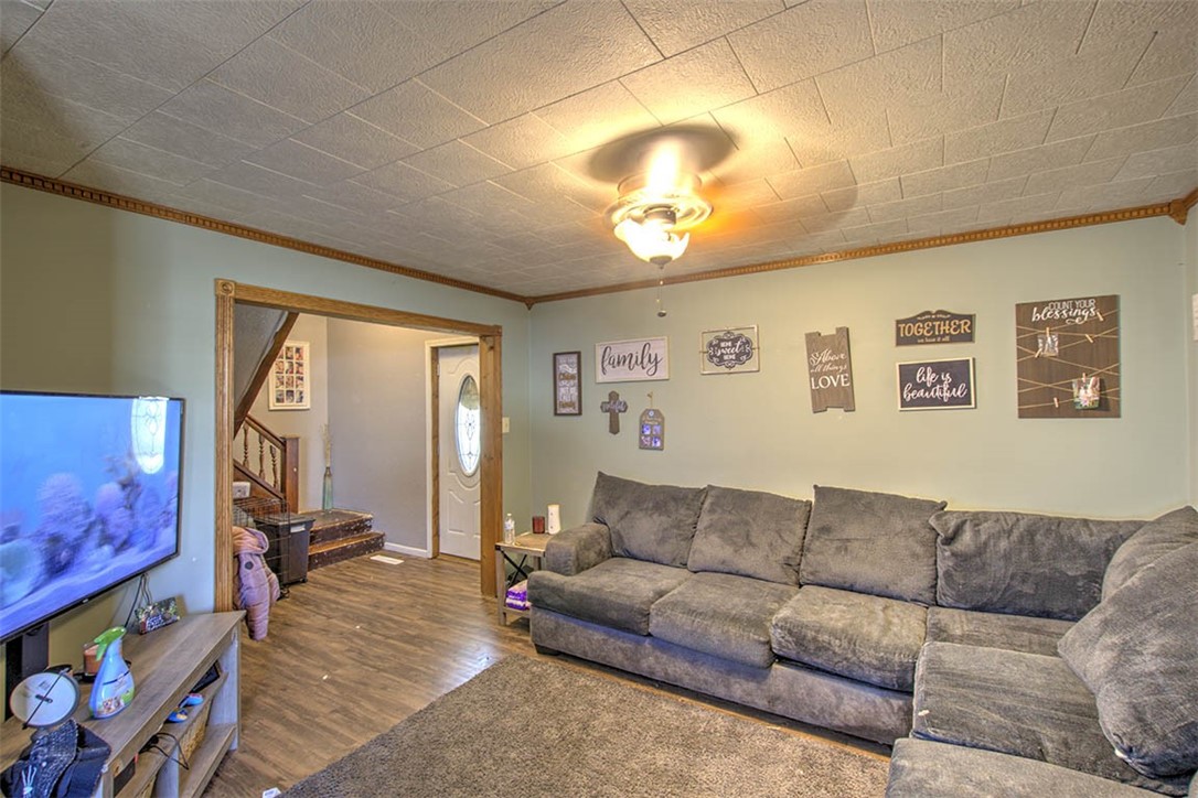 304 N Saint John Street Property Photo 4