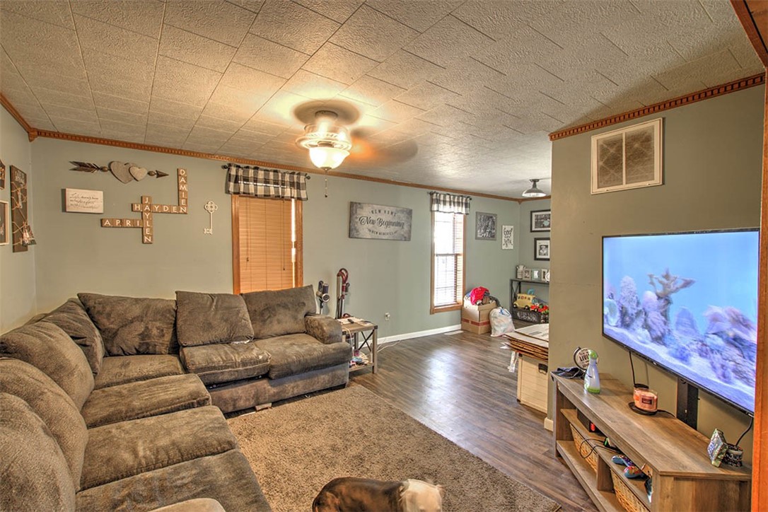 304 N Saint John Street Property Photo 5