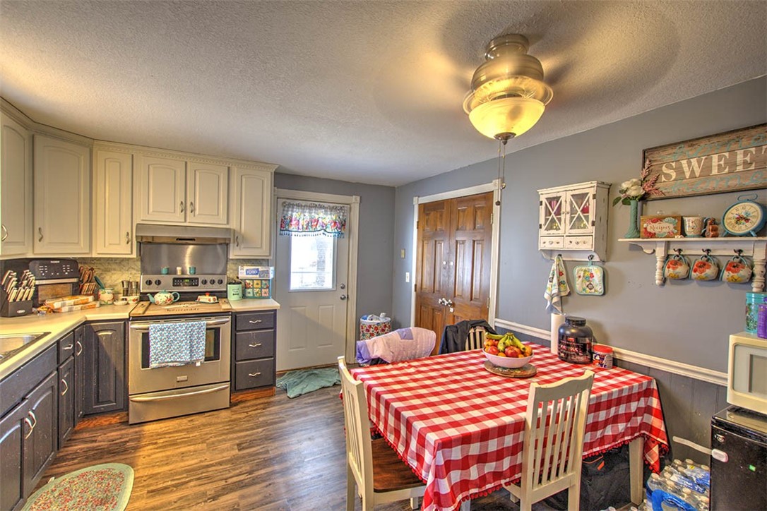304 N Saint John Street Property Photo 6
