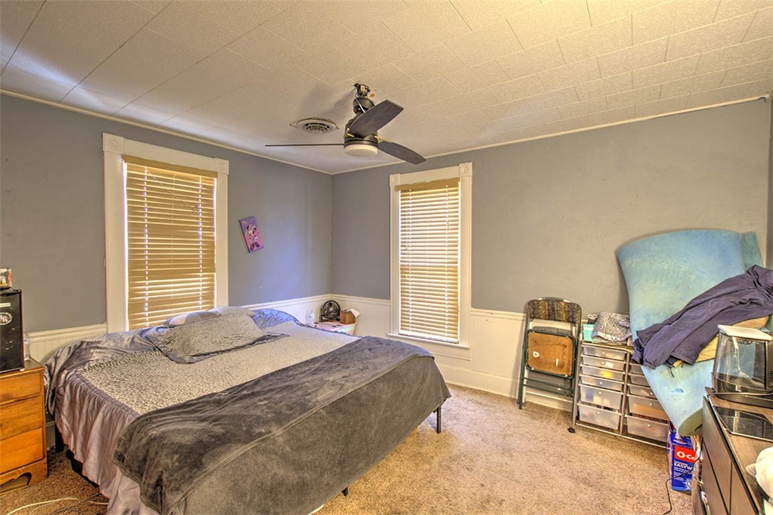304 N Saint John Street Property Photo 11