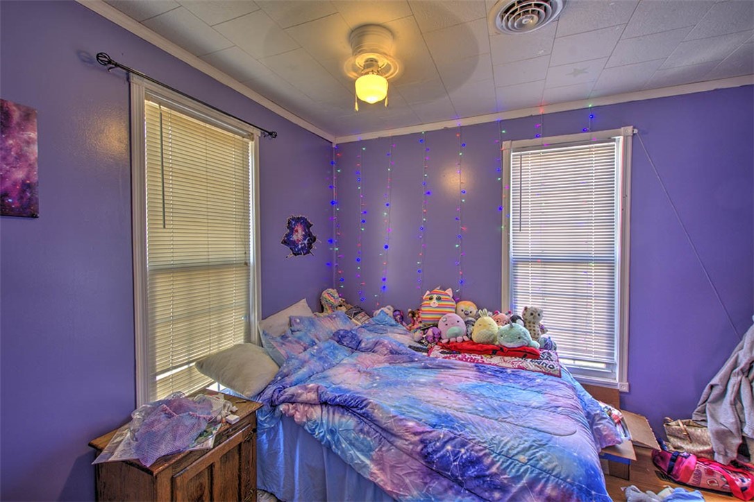 304 N Saint John Street Property Photo 12