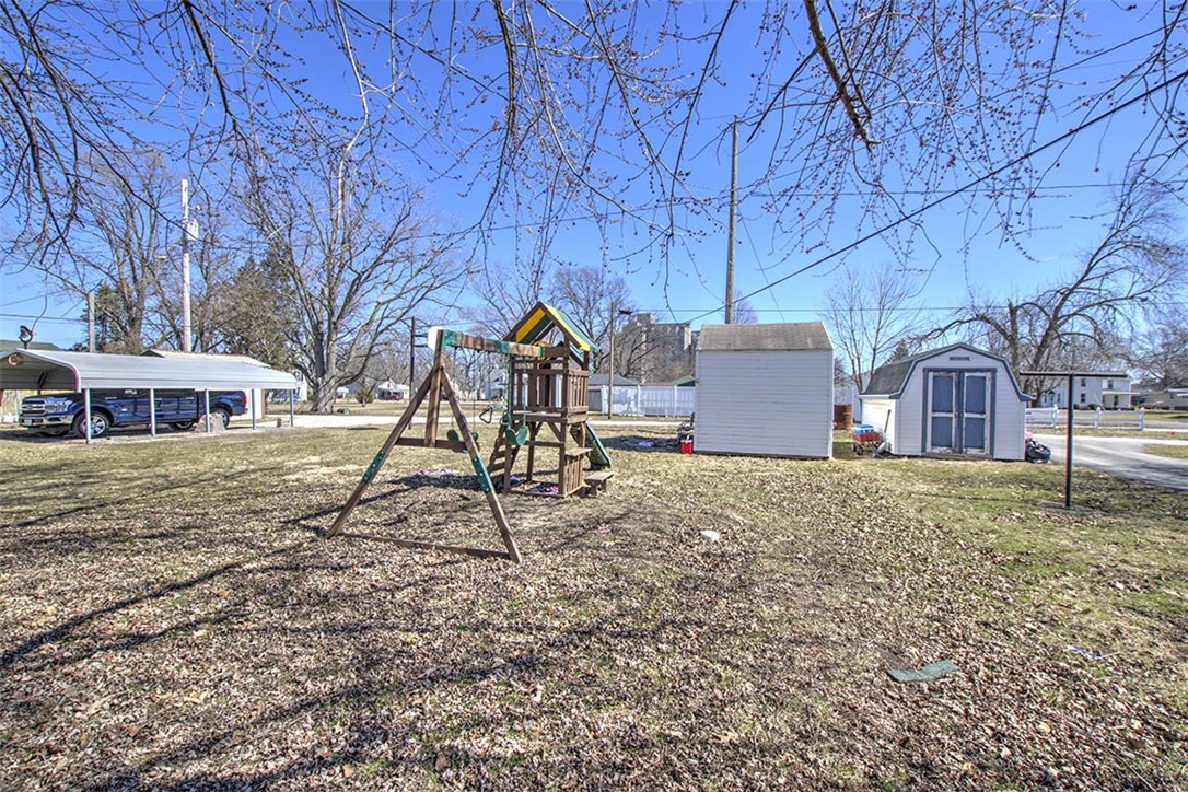 304 N Saint John Street Property Photo 18