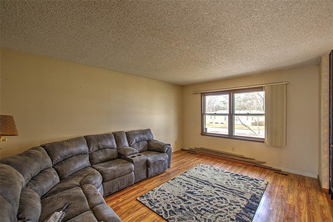 6525 Majors Lane Lane Property Photo 4