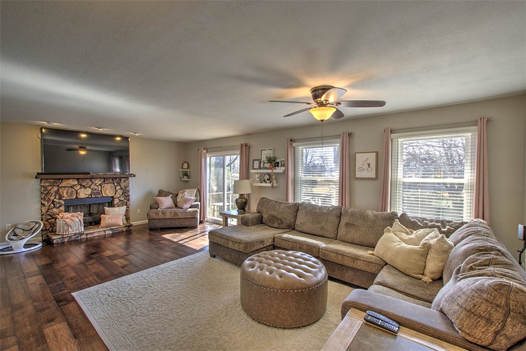 165 White Pines Circle Property Photo 8